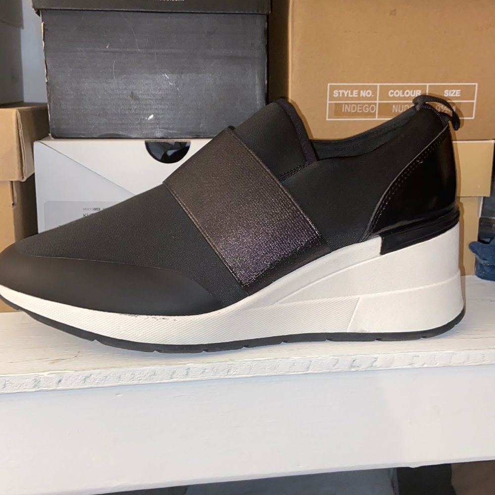 New aldo shoes ! Size 9